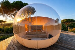 Bañera de hidromasaje al aire libre