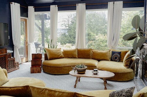 Rustic & Serene Forest 4 Bedroom Home - West Coast Retreat