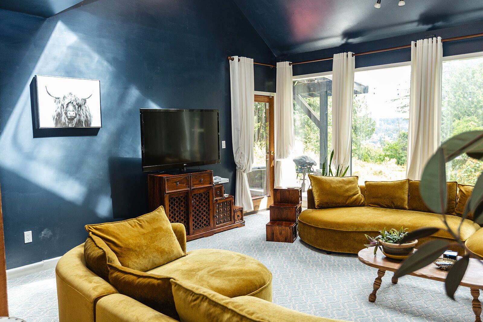 Rustic & Serene Forest 4 Bedroom Home - West Coast Retreat - Sidney
