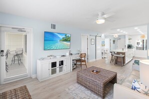 Living area - Bay Breeze at Tierra Verde (Tierra Verde)