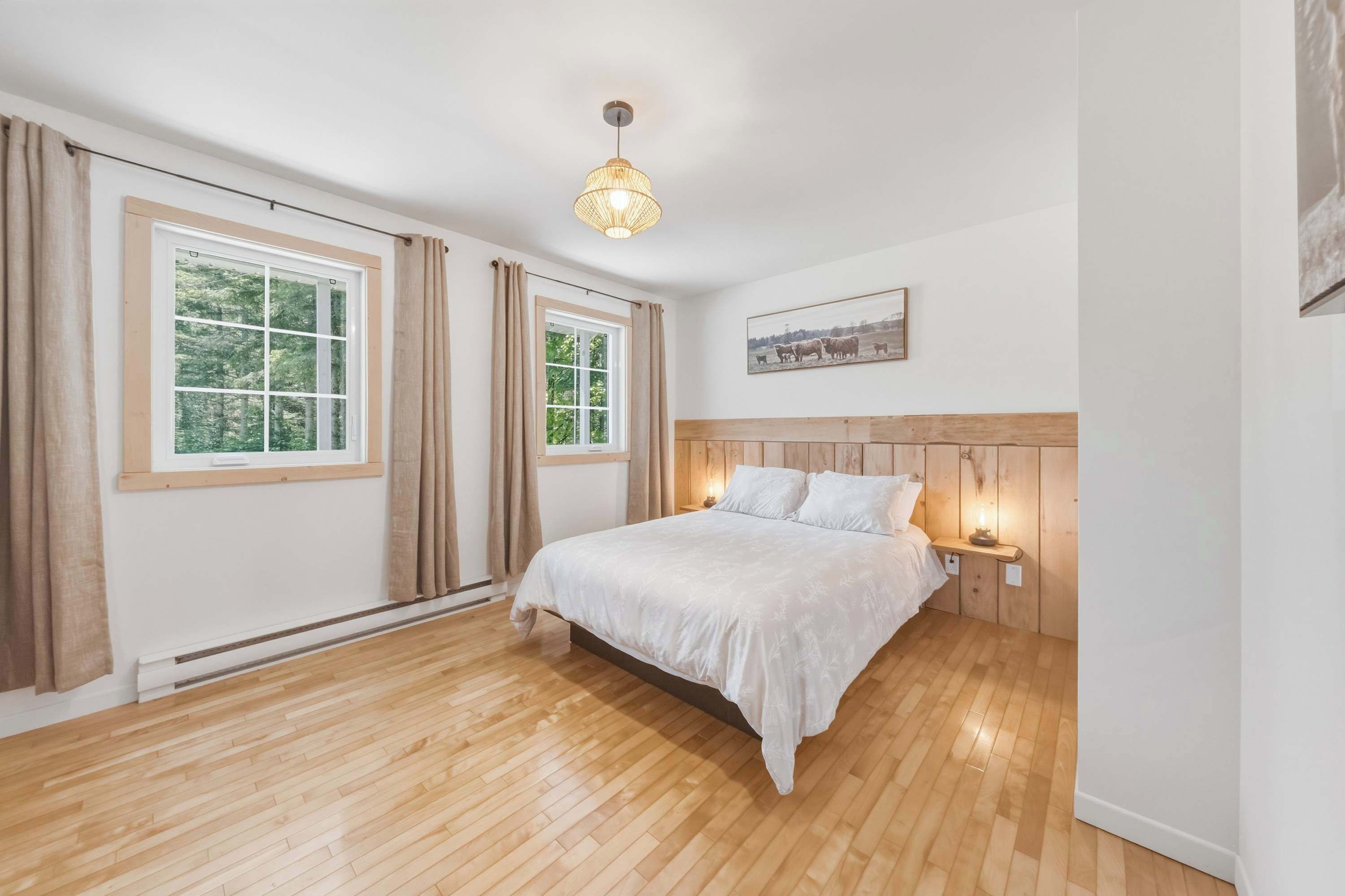 2 bedrooms, travel crib, WiFi, bed sheets