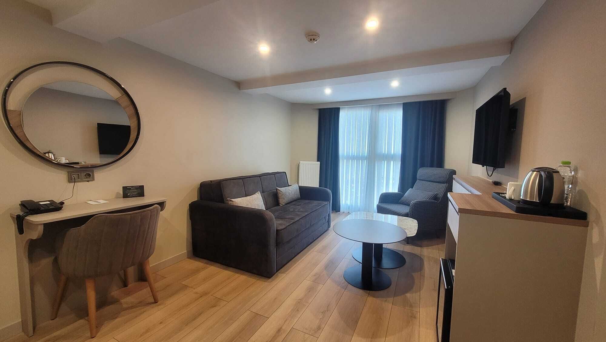 Luxury Suite, Sea View | Living area