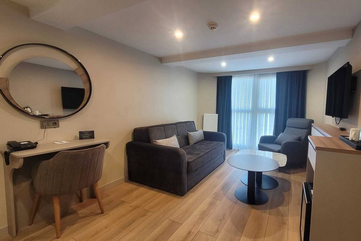 Luxury Suite, Sea View | Living area