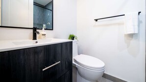 Bathroom - Modern 1BR in the Heart of Ottawa (Ottawa)