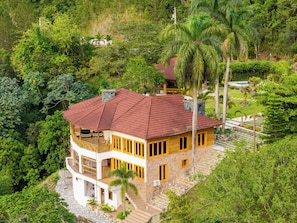 Exterior - Villa Eliana · Mountaintop Views · Infinity Pool (Jarabacoa)