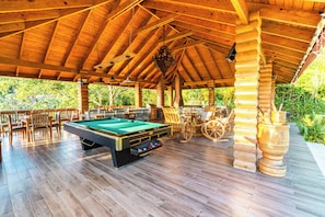 Outdoor dining - Villa Eliana · Mountaintop Views · Infinity Pool (Jarabacoa)