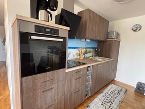 Coffee/tea maker, fridge, microwave, oven