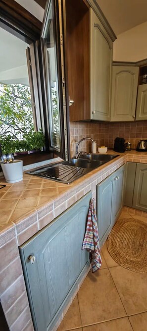 Coffee/tea maker, fridge, microwave, oven - Vita Lenta: Slow down, breathe, enjoy the sea. (Letojanni)