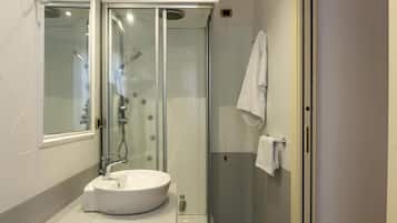 Double Room (Gammazita) | Bathroom | Shower, hair dryer, towels, soap