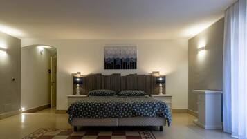 Kamar Quadruple (Liotru) | Meja kerja, setrika/meja setrika, dan Wi-Fi gratis