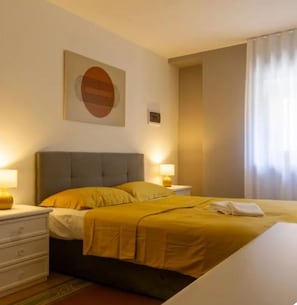 Double Room (Gammazita) | Desk, iron/ironing board, WiFi (free) - Mi Tú Apartments (Catania)