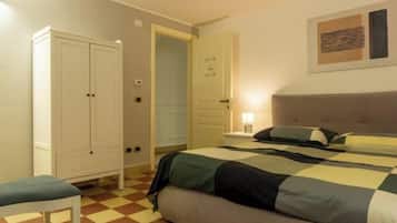 Double Room (Biscari) | Desk, laptop workspace, iron/ironing board, free WiFi