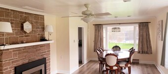 Pines Bay Waterfront Cottage With Hot tub