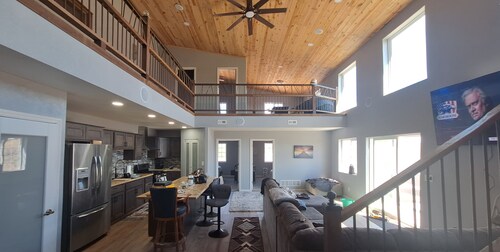 Spacious 4-bedroom 2.5 Bath, Barndaminium  at Angostura lake Near Hot Springs SD