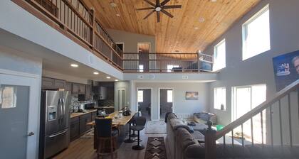 Spacious 4-bedroom 2.5 Bath, Barndaminium at Angostura lake Near Hot Springs SD
