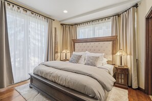 Desk, WiFi, bed sheets - Alpine Creek #2 - New Rental in Solitude Village! (Solitude)
