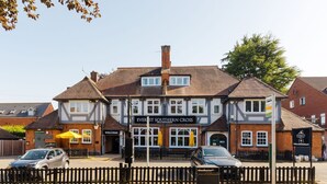 A pub named 'Everest Southern Cross' with a traditional brick facade, multiple windows, and a signboard. - Comfortable King room with Private Bathroom (Watford)