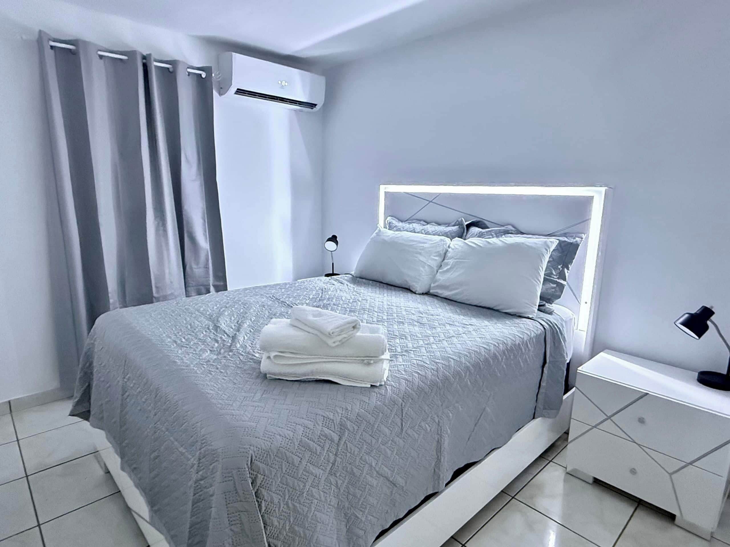 3 bedrooms, desk, iron/ironing board, free WiFi