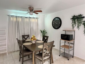 Dining - Lovely house near everything! 3BR w/pkng 6 Guests (Carolina)