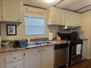 Fridge, stovetop - Lucky U Cabin: Iuka MS (Tishomingo County)