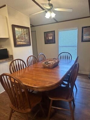 Dining - Lucky U Cabin: Iuka MS (Tishomingo County)