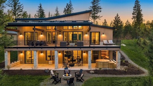 Sauna, Cold Plunge, Gym & Chef's Kitchen at Your Hotel-Caliber Retreat Home