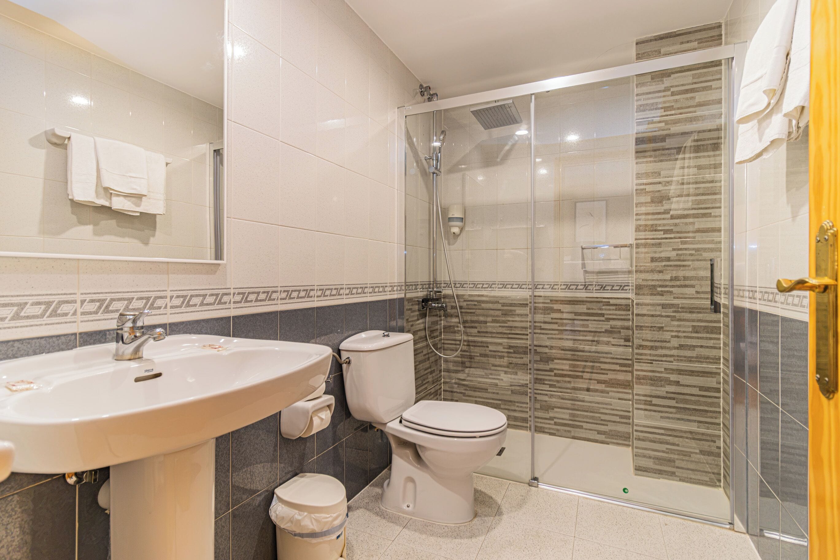 Comfort Double Room | Bathroom