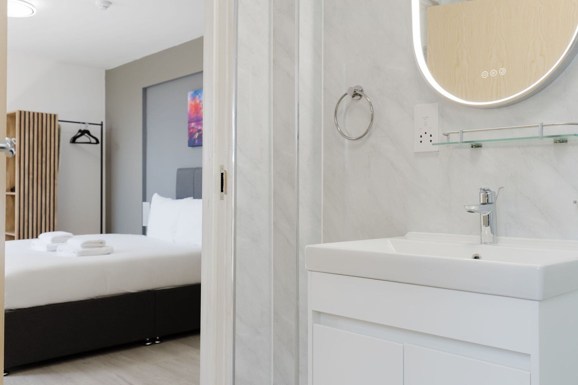 Comfortable King-size With Private Bathroom - Watford