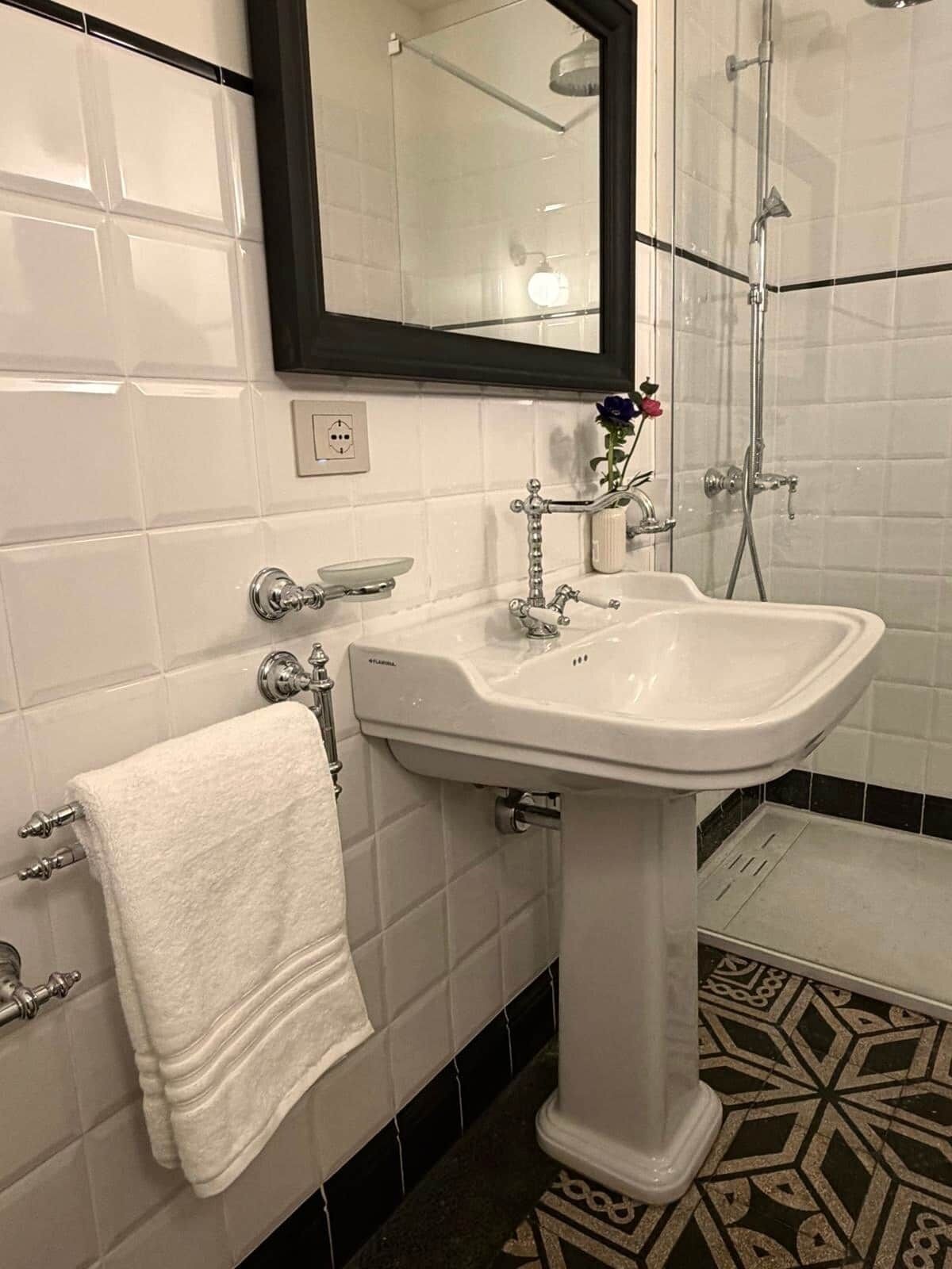 Douche, bidet