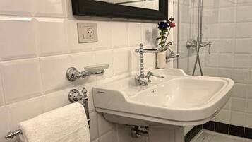 Douche, bidet