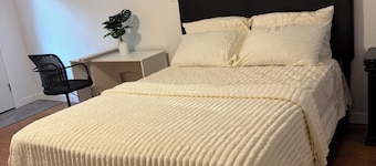 Cozy 1-bedroom apartment in beautiful Cheshire with AC