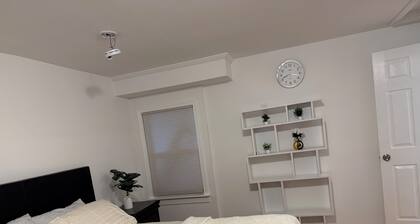 Cozy 1-bedroom apartment in beautiful Cheshire with AC