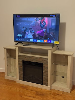 Interior - Cozy 1-bedroom apartment in beautiful Cheshire with AC (Cheshire)