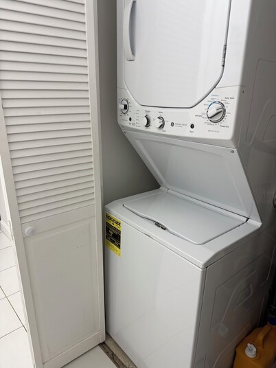 Cozy 1-bedroom apartment in beautiful Cheshire with AC