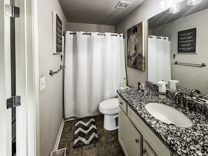 Bathroom - The Garden at Lovejoy (Jonesboro)