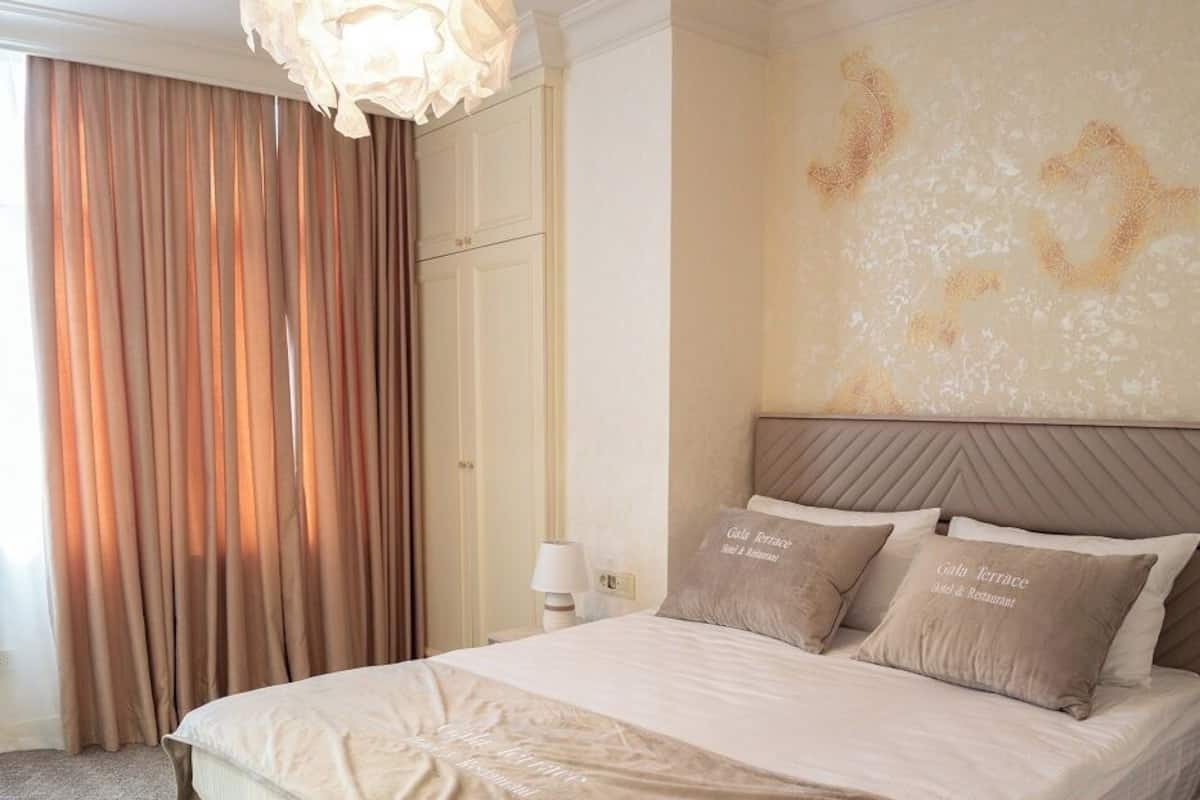 Standard-Doppel- oder -Zweibettzimmer, Stadtblick | Hochwertige Bettwaren, Daunenbettdecken, Pillowtop-Betten, Minibar