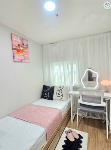 1-Min Walk to Shinnonhyeon Station - GANGNAM Lovely Studio - #Modern #Travel