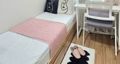 1-Min Walk to Shinnonhyeon Station - GANGNAM Lovely Studio - #Modern #Travel