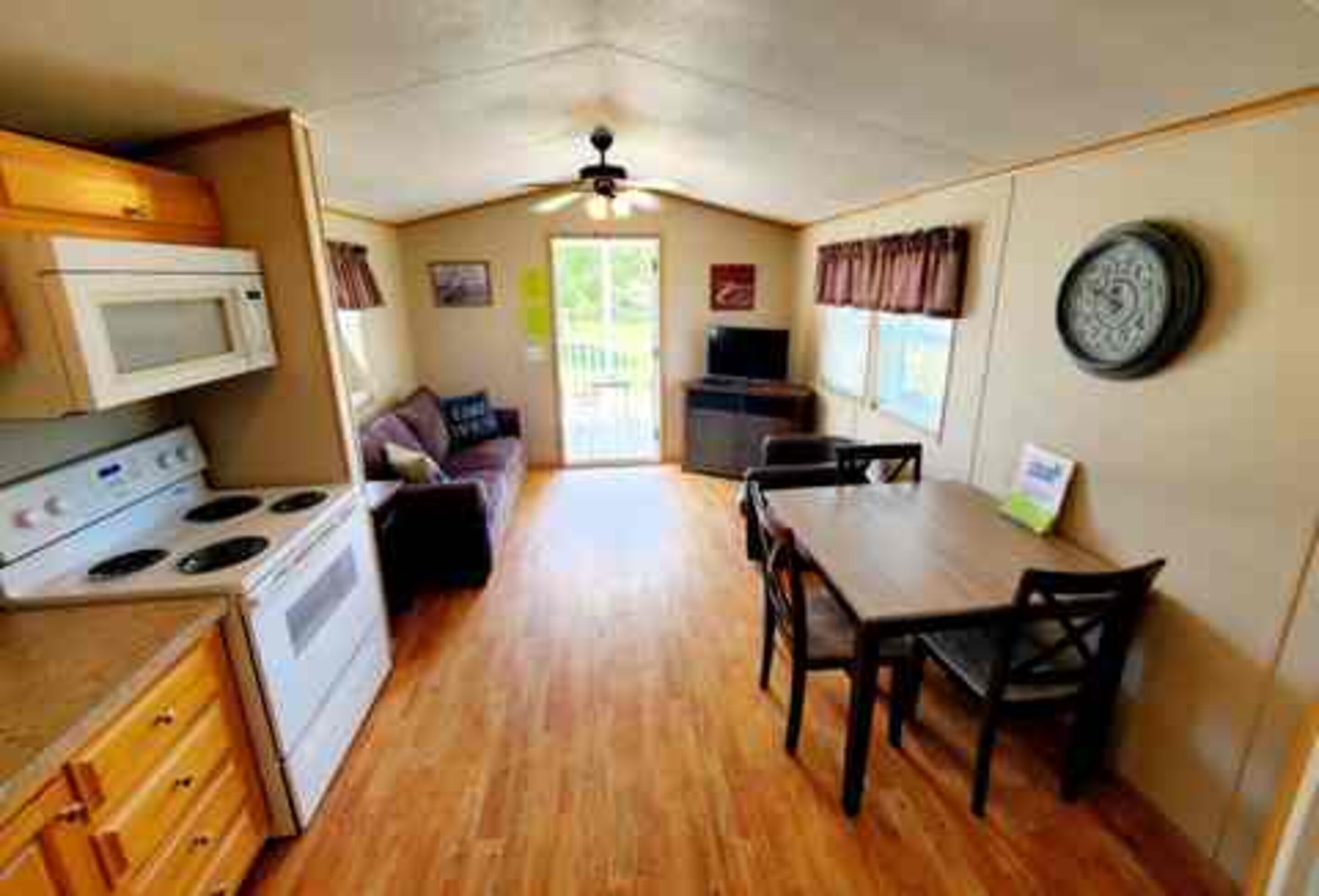 Deluxe Cottage, 1 Bedroom, Pets Allowed, Lake View | WiFi (free)