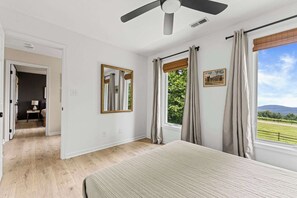 Tabla de planchar con plancha, wifi y ropa de cama 