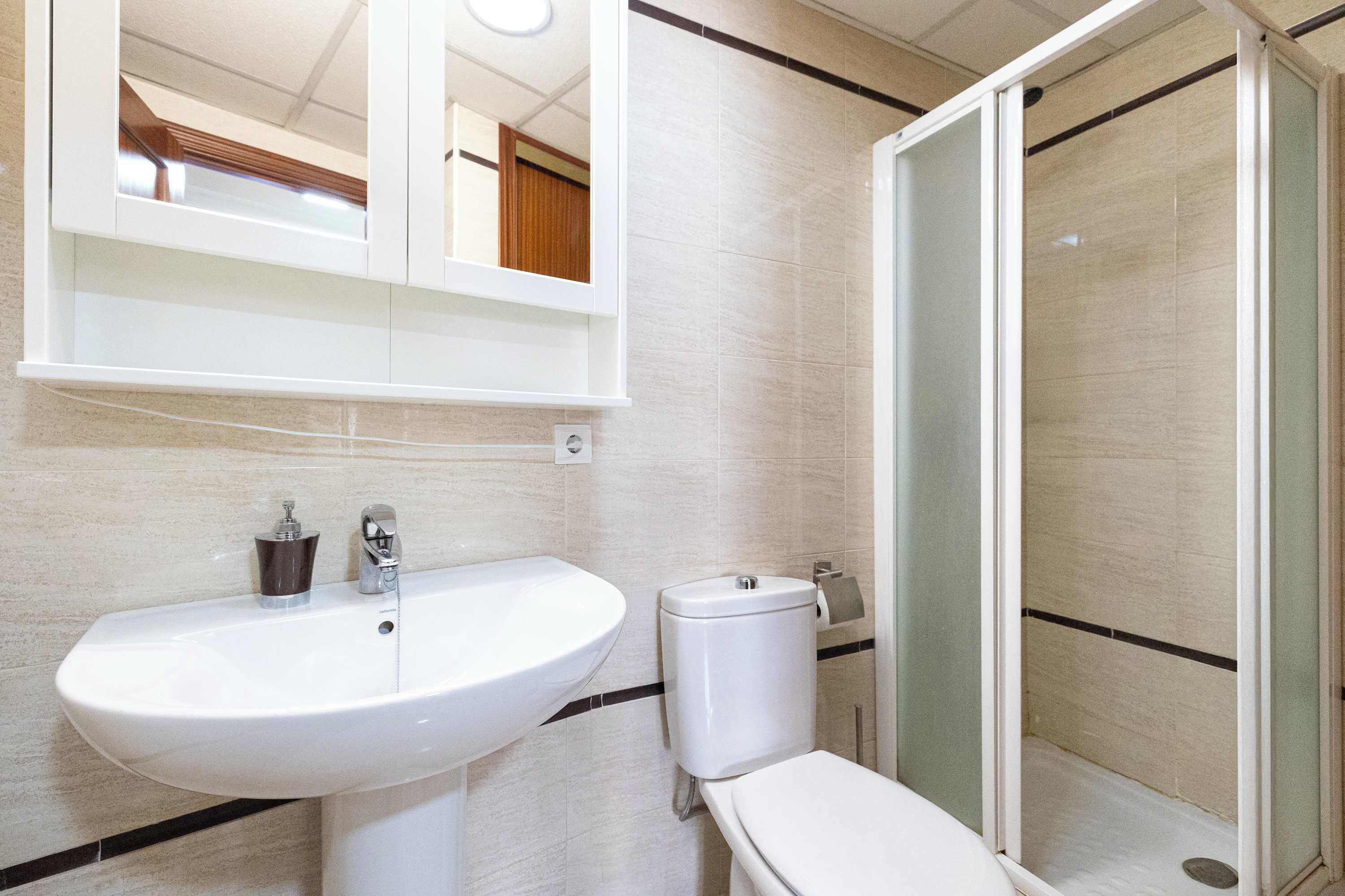 Shower, hair dryer, towels, shampoo