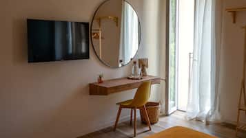 Double Room, Garden View | Interior