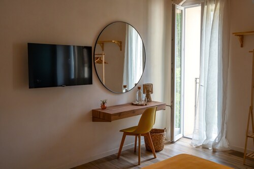 Barzy Urban Country House