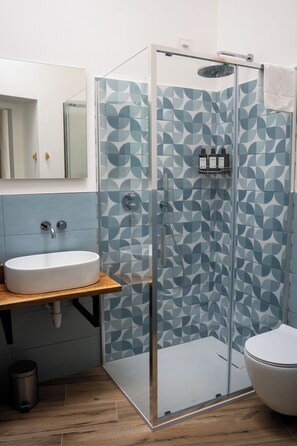 Double Room, Balcony | Bathroom | Shower, hair dryer, towels, soap - Barzy Urban Country House (Lombardia)