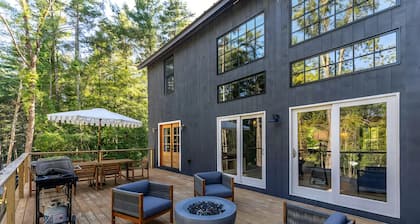 Beautiful new home with lake access