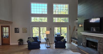 Beautiful new home with lake access