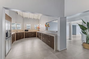 Private kitchen - Serafina-Curacao: Spacious Luxury Villa & Private Pool in Cas Grandi (Willemstad)
