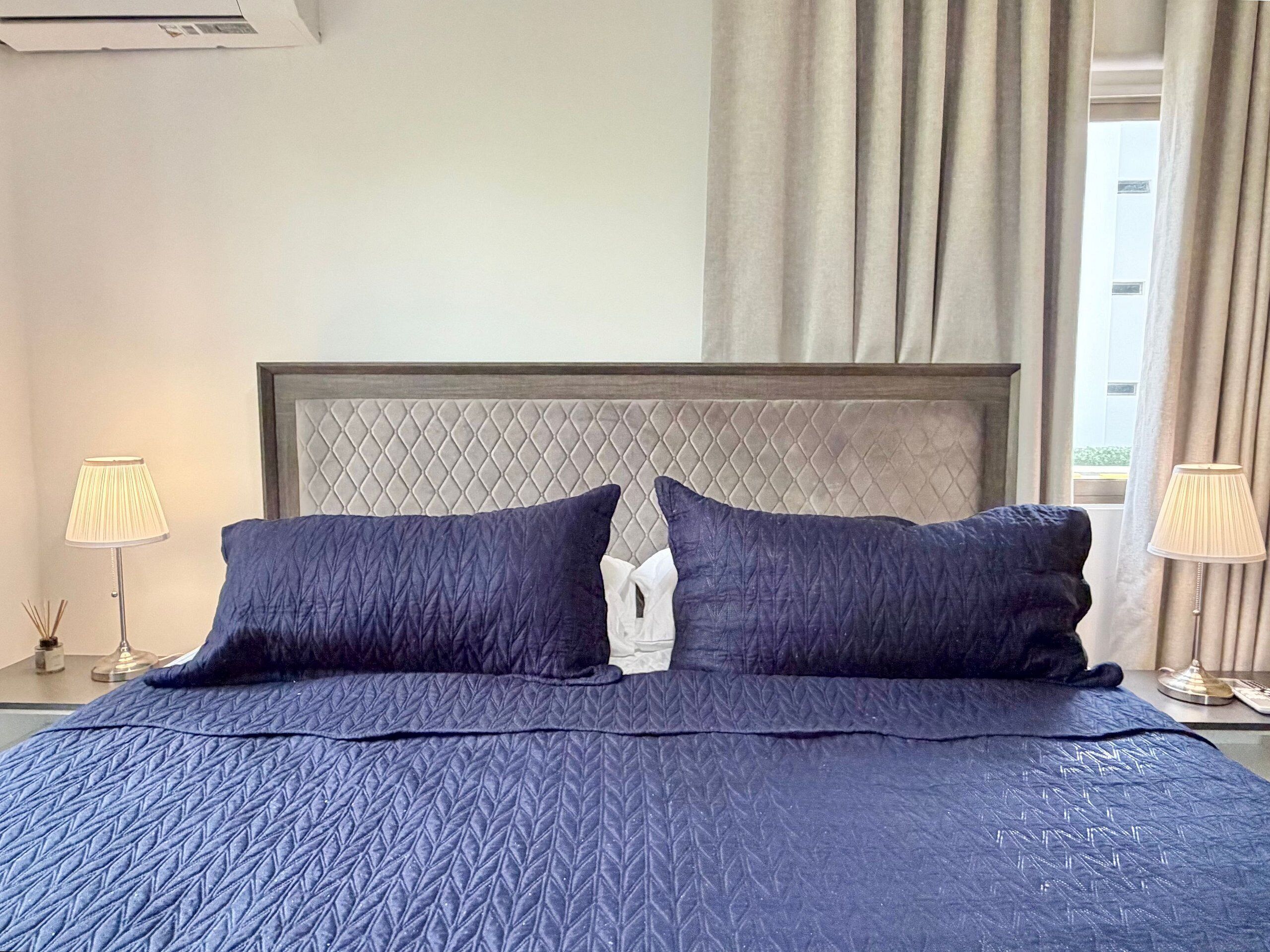 Iron/ironing board, Internet, bed sheets