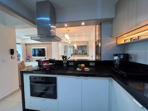 Private kitchen - Elegance and comfort on Cabo Branco beach for up to 6 people. (João Pessoa)