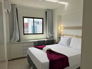 Free WiFi, bed sheets - Elegance and comfort on Cabo Branco beach for up to 6 people. (João Pessoa)